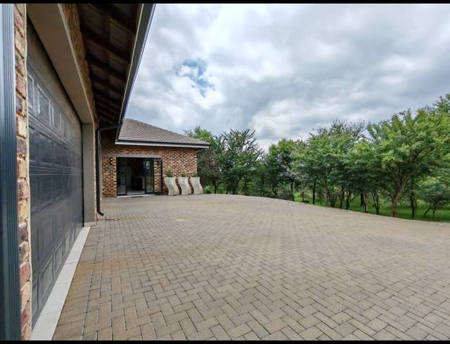 49,991M² FARM FOR SALE IN THREE RIVERS EAST